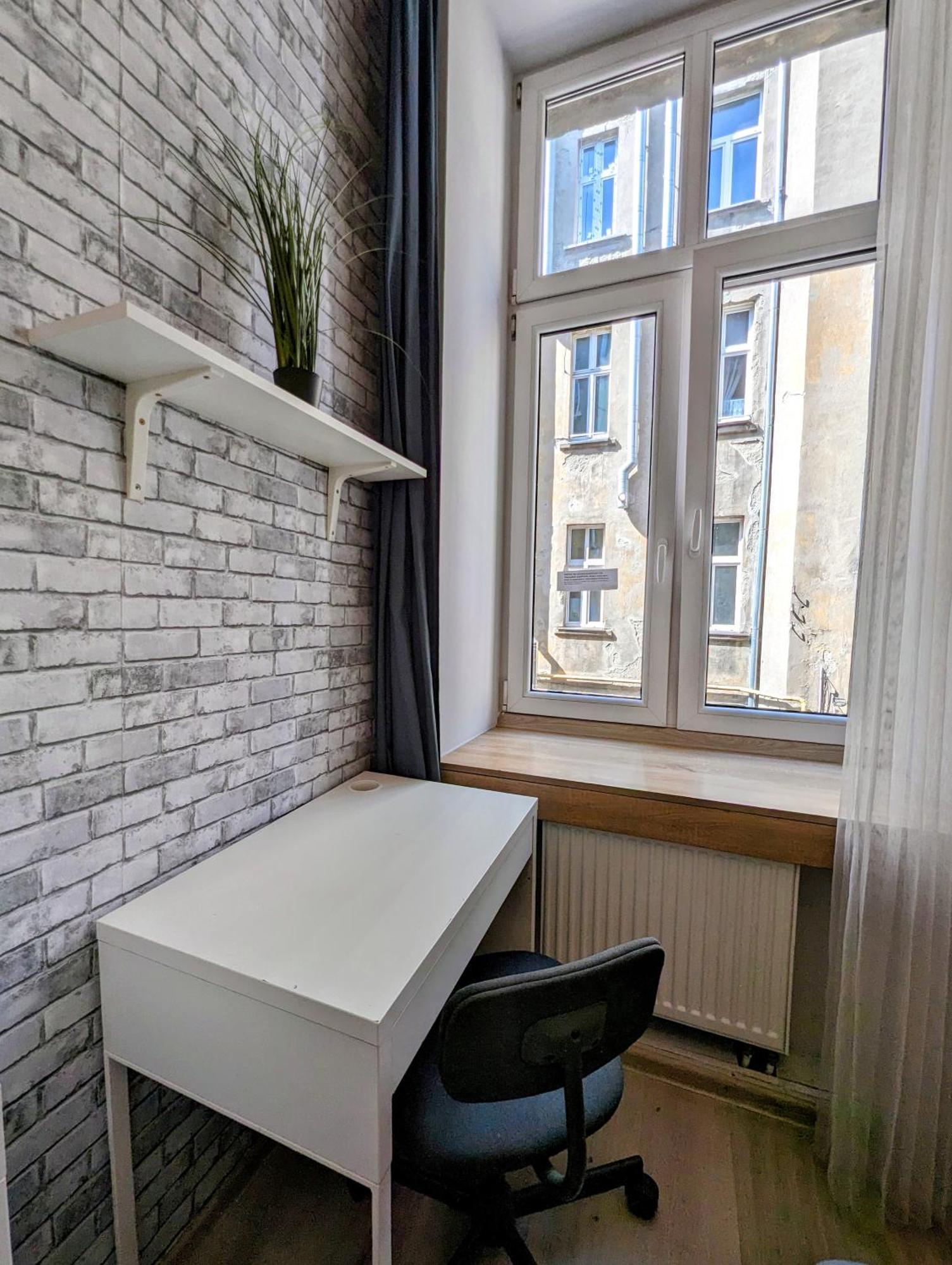 Centrum Fabryczna Rooms Łódź Oda fotoğraf